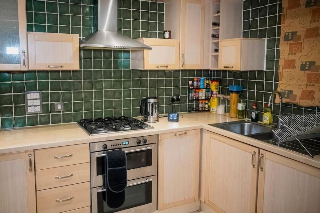 1-Bed Flat In Ocean Village Саутгемптон Экстерьер фото