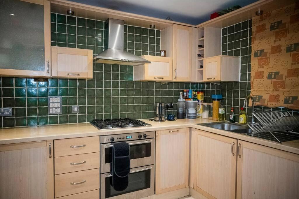1-Bed Flat In Ocean Village Саутгемптон Экстерьер фото
