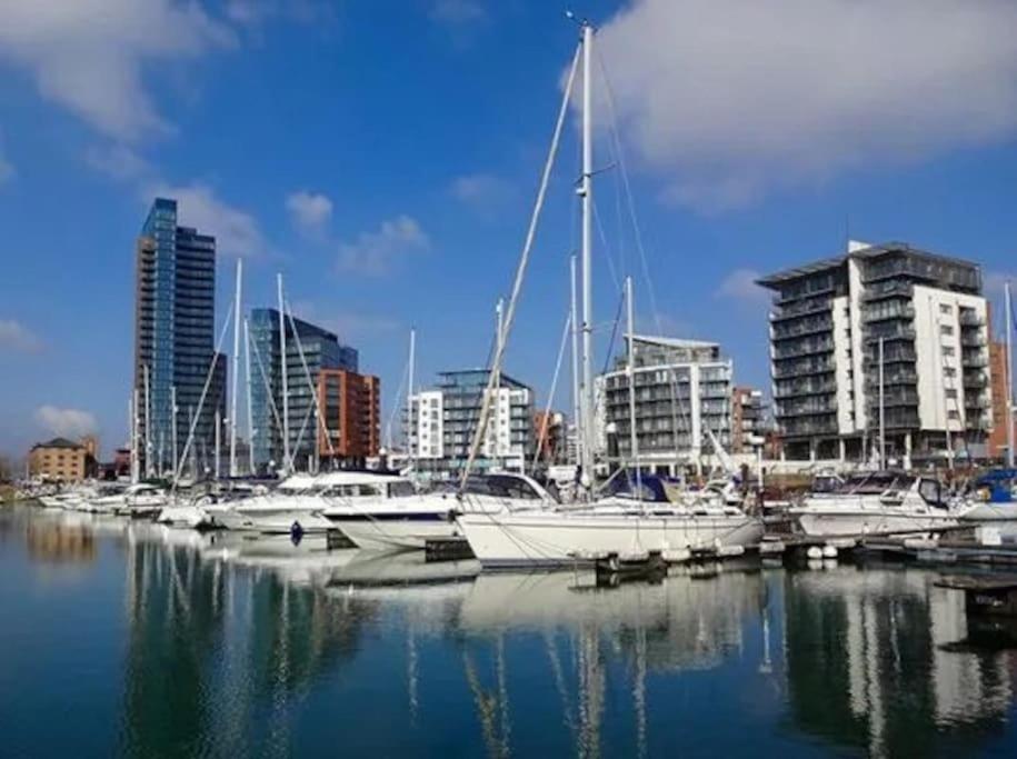 1-Bed Flat In Ocean Village Саутгемптон Экстерьер фото