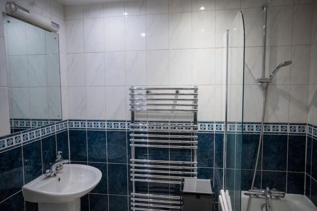 1-Bed Flat In Ocean Village Саутгемптон Экстерьер фото